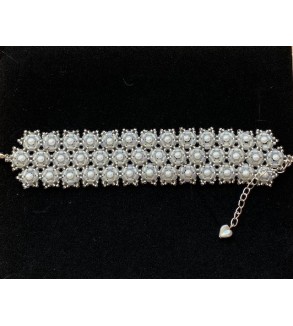 Ručně vyráběný náramek