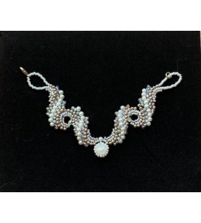 Ručně vyráběný náramek