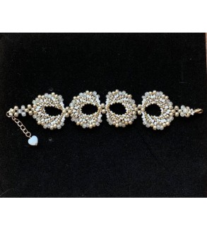 Ručně vyráběný náramek