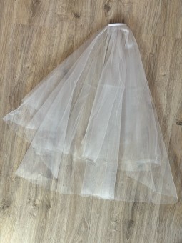 Krátký tylový závoj